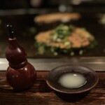 お好み焼き いまり - 「柚子塩ダレ」と「一味」      
      
      ( ≖ᴗ≖​)ﾆﾔｯ  パクりたくなる旨さと味変度合いがレベチ