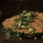 お好み焼き いまり - この乗っかってるネギ
      
      飛び散ってもほかさんで中に押し込んで欲しいわ
      って思って念じまくったやつです(ᯣㅿᯣ)