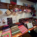 カフェモン - 東南アジアの山岳民、Hmong族の刺繍小物も味わい深い♡