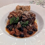 B6 - パンはパネッツァさんのフォカッチャ。丹波の雲豆をソースと一緒に煮込んでいます