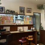 お食事処 花音 - 店内、厨房とカウンター席