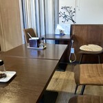お食事処 花音 - 店内、テーブル席