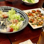 HUB - 生ハムシーザーサラダ、タコのカルパッチョ