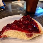 Lucy's Bakery & Kitchen - ダークチェリーパイ