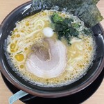 横浜家系ラーメン 若虎家 - 醤油ラーメン