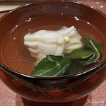 御料理 寺沢 - 鮎魚女と丘和布の椀物 吸口に花柚子