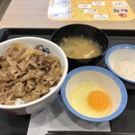 松屋 - 料理写真:牛めし並(400円)＋国産とろろ生玉子セット(200円※クーポン利用)