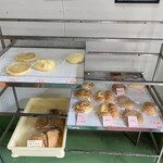 天然こうぼぱん とことこ - 2代目の工場のパン売場の様子(O_O)