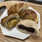 天然こうぼぱん とことこ - 珍しく、パン達の断面を載せてみまし種ヽ(´▽｀)/