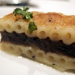 CROWN - 黒毛和牛フィレ肉のグリエ　トリュフ風味のマカロニとクードブフのグラタン　ジロール茸と空豆のフリカッセ　クレソン　