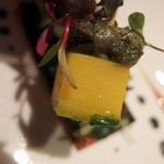 CROWN - タンドリーマサラ風味のグルヌイユのフリットをクレソンのタルトに乗せて　エスカルゴとポテトのブロシェットと共に