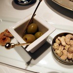 オリーブ、ナッツ等