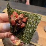 中津をにく - タルタルキャビアを海苔で巻いて
