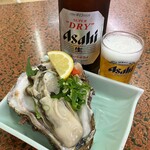 からす - 料理写真:瓶ビールと岩がき