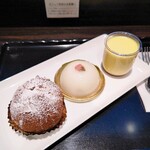 トシ・ヨロイヅカ 東京 - 