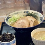 中華蕎麦 春馬 - 油そば750円にバラ海苔トッピング150円