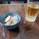 そば処 壱 - 付け出し?お通し?の蕪浅漬け