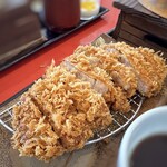 花小梅 - この価格なのに「とんかつ」が肉厚で大きく良心的ですね。^^