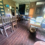 慈雨 - 奥のテーブル席