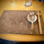 NOUILLES JAPONAISE とくいち - 札幌軟石のプレート