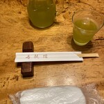 菩提樹 - 暑くなってきた季節なので、冷たい緑茶を出してくれます。