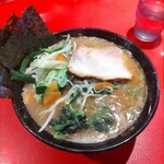 ラーメン 厚木家 - 女房のラーメン麺少な目野菜畑♪
