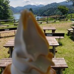 ラーメン 厚木家 - 宮ケ瀬湖とソフトクリーム♪ピンボケ（笑）