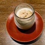 割烹 隆 - 牛乳かんオンきな粉さんでーす。