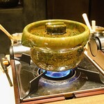 割烹 隆 - 炊き始めた私達の釜戸さんでーす。