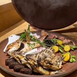 日本料理 徳専 - 今回のメイン
      うちの長女が行ってた高校の後輩くんが盛り付けてくれたやーつー
      和良鮎・鯛・れんこんもちやら色々