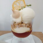 comame - 季節のパフェ(国産レモン)1,000円✨レモンを使ったソルベにメレンゲ、コンフィにソース。そして米粉のグラノーラや紅茶ゼリーにミルクムースと レモンとの相性抜群の構成です♪