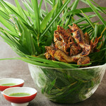 旬菜魚 藍 - 天然鮎は素材も炭火焼きの技術の梁上があってこそ。