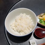 きつね - 山形県の雪若丸。やや硬めに炊いてあるそうです。卵かけご飯にした時に丁度良い硬さでした(^O^)