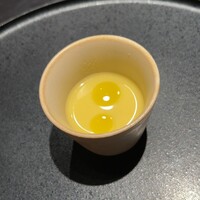 きつね - 冷たいとうもろこしのスープ。レモンオイル