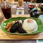 キッチン あずま - ⭐︎  グリーンカレー焼肉　　税込 １,３００ 円
      ⭐︎  トラジャICE珈琲　　　税込       3３０ 円