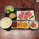 炭火焼肉くらた - 信州プレミアム牛肉厚切り赤身100g定食(\1,500)