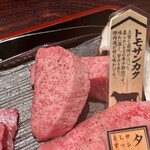 炭火焼肉くらた - 信州プレミアム牛肉盛合せ150g定食(\2,400) トモサンカク
