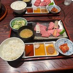 炭火焼肉くらた - 信州プレミアム牛肉盛合せ150g定食(\2,400)