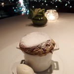 CROWN - シシリー産ピスタチオのスフレ　ミルクアイスクリームと共に