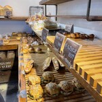 小さなパン小屋 一休 - 店内①