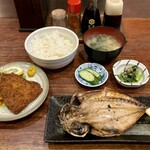 居酒屋てつ - あじ開きとアジフライ