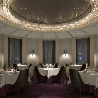 白を基調としたエレガントな空間