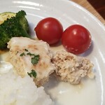 キッチン ブルー グローブ - 残り２口のハンバーグとソース