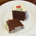 キッチン ブルー グローブ - チョコレートケーキでした