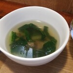 キッチン ブルー グローブ - ほうれん草スープのアップ