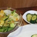 キッチン ブルー グローブ - サラダ、お新香のアップ