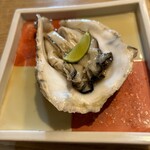 めしや漠 - やたらデカい牡蠣。美味しかった〜