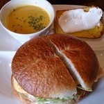 サビオカフェ - チーズオムレツのサンドセット