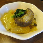 ゴピナータ - 日替りセット：ウラド豆のワダ揚げ 甘酢あん、パスタ 大葉の胡麻和え、菜の花マスタードシード、野菜の辛味噌炒め、根菜と茸のスープ、スプラウツサラダ、おからサラダ、ご飯7