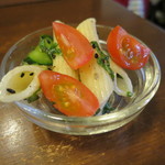 ゴピナータ - 日替りセット：ウラド豆のワダ揚げ 甘酢あん、パスタ 大葉の胡麻和え、菜の花マスタードシード、野菜の辛味噌炒め、根菜と茸のスープ、スプラウツサラダ、おからサラダ、ご飯8